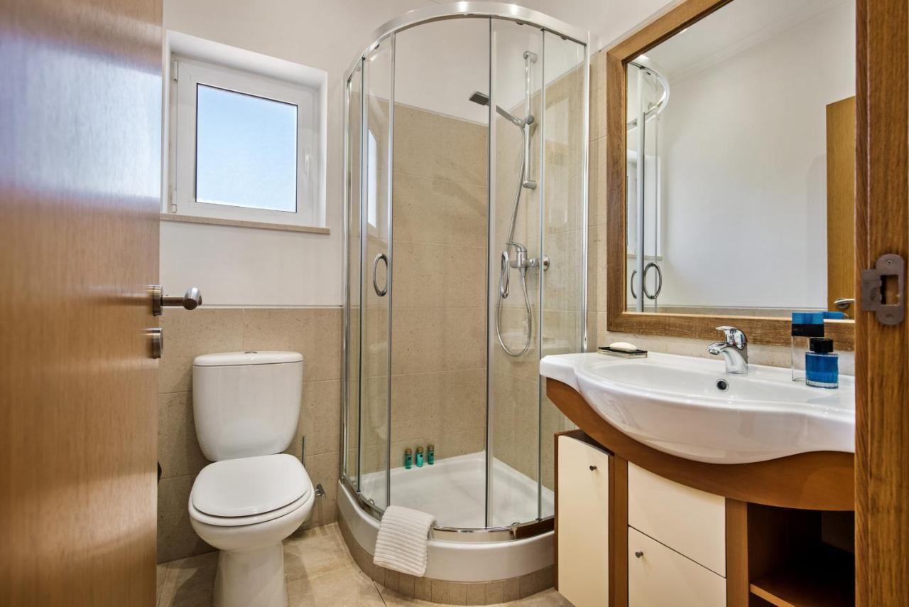 Luxurious First Floor Apartment Sleeps 4 Carvoeiro  Exterior photo