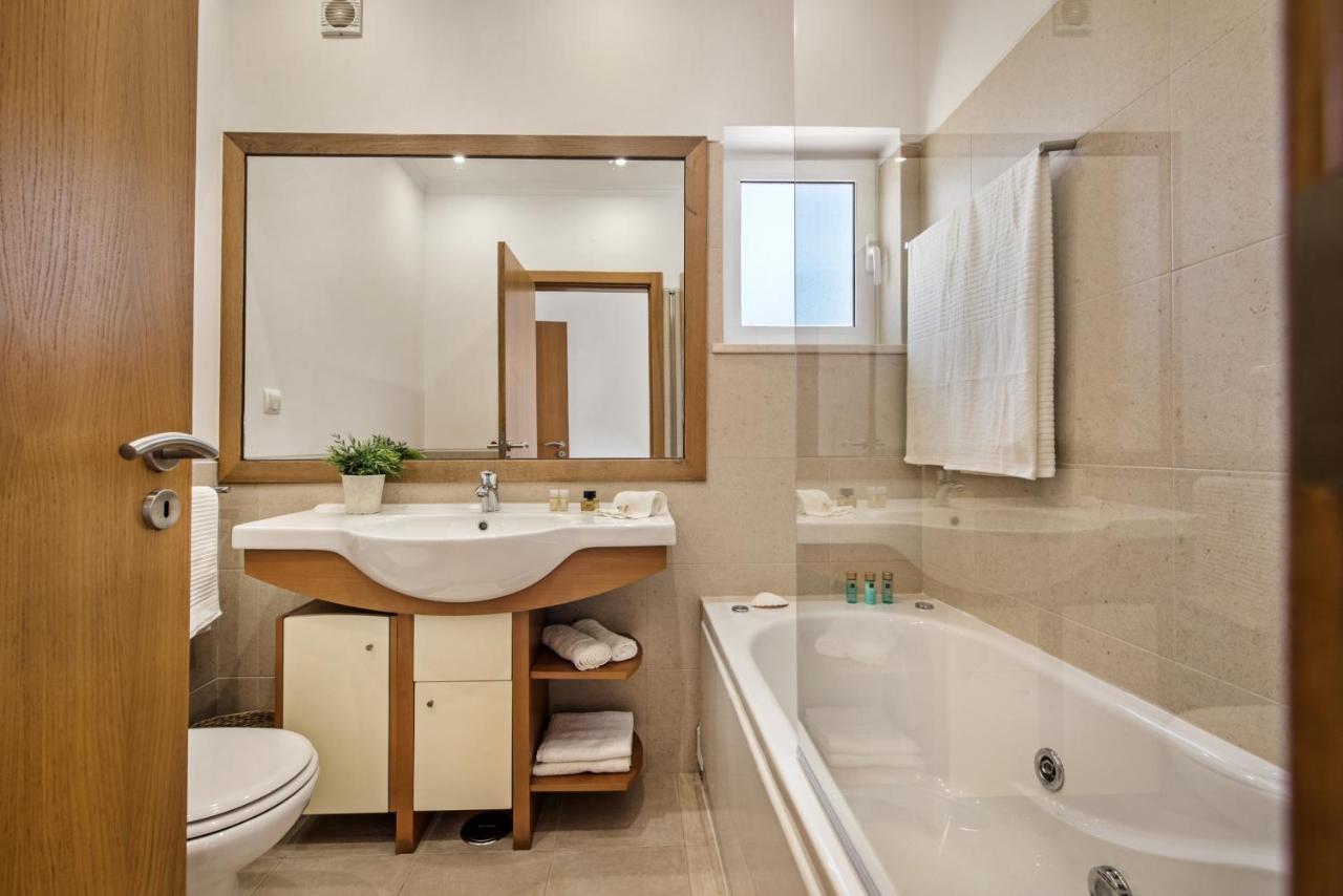 Luxurious First Floor Apartment Sleeps 4 Carvoeiro  Exterior photo